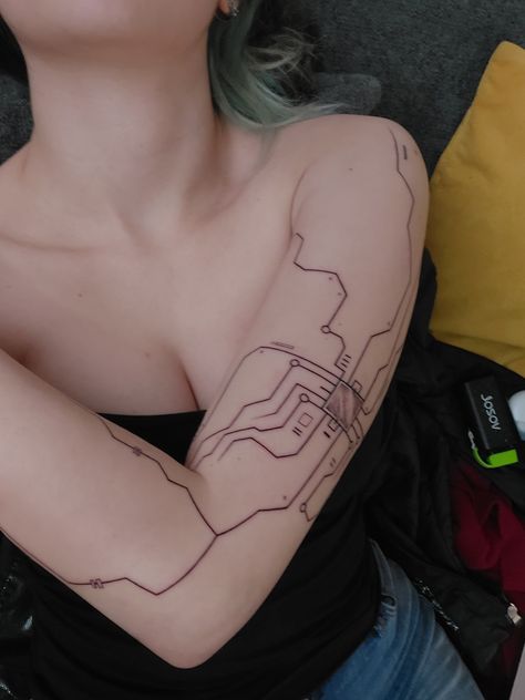 Cyberpunk Circuit Tattoo, Retro Futuristic Tattoo, Cyberpunk Style Tattoo, Cyberpunk Tattoo Sleeve, Cpu Tattoo, Cyberpunk Hand Tattoo, Ok Computer Tattoo, Computer Science Tattoo, Cyberpunk Back Tattoo