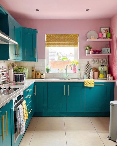 Hilary | Colourful Home Decor, Interior Styling & DIY on Instagram: "Seeing as this view will soon be a throwback, albeit with just a change of cabinet colour, I thought it deserved one last outing on the grid!   I know soo many of you love this colour and I do too but I wanted to take the cabinets a bit lighter. It can be quite dark in here in the autumn and winter months and it all just felt a bit too heavy for the room. I feel that the colours in a room should be uplifting and sadly in this particular room unless the sun was shining it didn’t feel right.   If you’ve been following my stories you will see that I have been busy painting and you will have had a glimpse of the new colour! I’m over half way now so hoping to get finishing by the end of this week and all being well I’ll be abl Bold Colour Kitchen, Dark Teal Kitchen, Teal Kitchen Cabinets, Wide House, Busy Painting, Kitchen Cabinets Painted, Colourful Home Decor, Kitchen Pink, Cabinets Painted