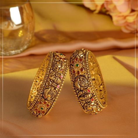 Antique Nakshi Gold Bangle Nakshi Bangles Gold, Antique Gold Bangle, Pearl Bangles Gold, Whatsapp Video Call, 22k Gold Bangles, Gold Pearl Jewelry, Everyday Wear Jewelry, Gold Earrings Models, Gold Jewellry