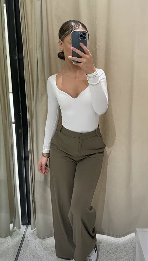 Work Outfits Business, Hostess Outfit Ideas Restaurant, Business Casual Hairstyle, Business Casual Medical Work Outfits, Receptionist Outfit Front Desk Winter, Job Shadowing Outfit Hospital, Quiet Luxury Casual Outfit, Warm Undertone Outfits, Receptionist Outfits Women