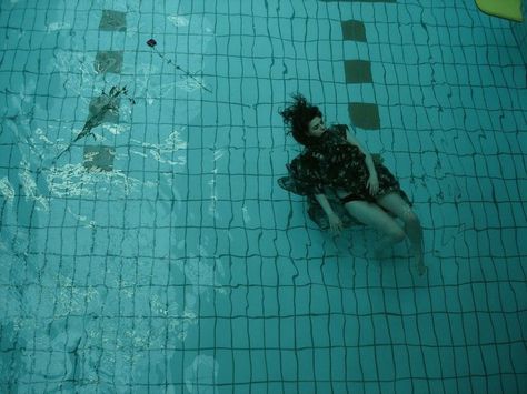 Person In Pool Reference, Person Floating, Jhin League Of Legends, Cinematic Photography, In The Pool, 인물 사진, Photography Inspo, Blue Turquoise, Aesthetic Photography