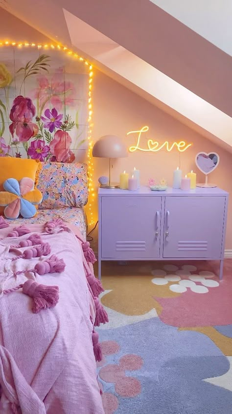 kate_rose_morgan on Instagram: Errrr obviously I had to use this sound 🤪😂 But if you must know, my favourite top three colours in order are: 💖💚💛 Thanks @iamhayleystuart… Calm Colourful Bedroom, Colourful Home Decor Ideas, Bedroom Ideas Colourful, Colourful Room Aesthetic, Colourful Room Ideas, Bright Color Bedroom Ideas, Colourful Bedroom Ideas, Colourful Room Decor, Bedroom Ideas Color