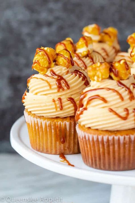 Cupcake Recipes Unique, Popcorn Cupcakes, Salted Caramel Cupcakes, Caramel Cupcakes, Unique Cupcakes, Homemade Caramel Sauce, Filled Cupcakes, Flavored Popcorn, Cupcake Flavors