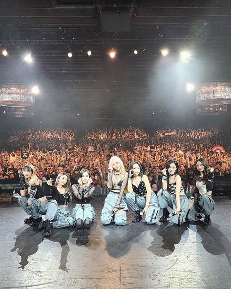 Dreamcatcher Concert, Lee Si Yeon, South Korea Travel, Not Sorry, Korea Travel, Kpop Girl Groups, Yg Entertainment, Kpop Groups, Music Songs