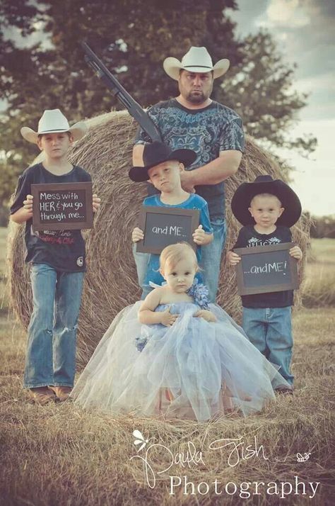 Omg how cute this melts my heart! Southern family photo big brothers & little sister family photo ideas Family Posing, Cute Family, Future Kids, Future Baby, Picture Poses, Little Sisters, Cute Photos, Baby Pictures, Baby Photography