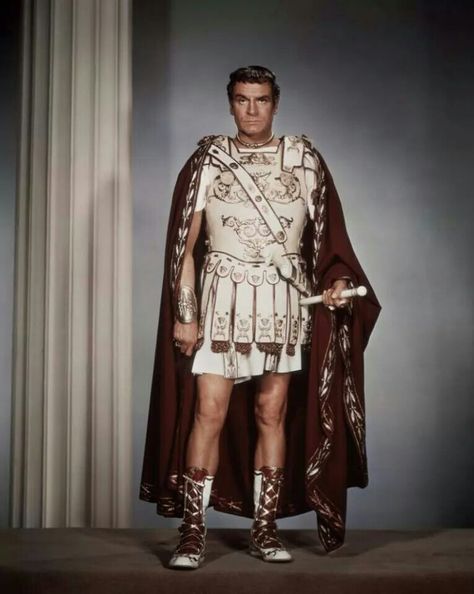 Olivier as Crassus in Spartacus Roman Emperor Costume, Spartacus 1960, Biblical Clothing, Biblical Costumes, Roman Costume, Laurence Olivier, Jean Simmons, King Costume, Best Costume Design