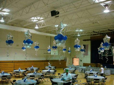 sports banquet decorating ideas | Found on abovetheresteventdesigns.com School Gym Party Decorations, School Gym Decorations, How To Decorate A Gym For A Party, Hanging Balloons, School Function, Football Wedding, Night Decor, Balloon Ceiling, Sports Banquet