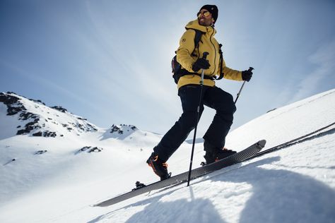 Ski Touring Gear, Backcountry Skiing Gear, Ski Tips For Beginners, Weight Equipment, Ski Backpack, Deep Snow, Backcountry Skiing, Sport Quotes Motivational, Ski Shop