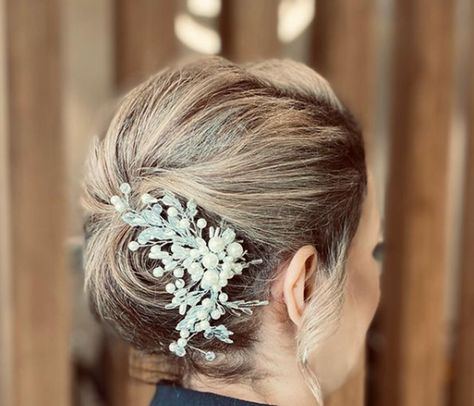 Floral Updo Hairstyle For Women Over Updo Hairstyles For Women, Classic Updo Hairstyles, Floral Updo, Updos For Short Hair, Chignon Updo, Trendy Updos, Hairstyle For Women, Classic Updo, Hairstyles For Women Over 50