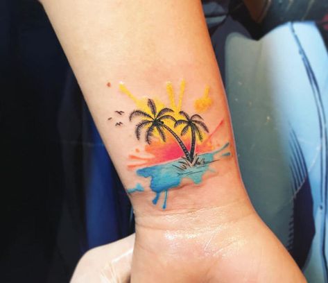 Hawaiian Tattoo Traditional, Hawaiian Tattoo Meanings, Tropisches Tattoo, Tree Tattoo Art, Tree Tattoo Color, Tree Tattoo Ankle, Palm Tree Tattoo Ankle, Beach Inspired Tattoos, Tree Tattoo Arm