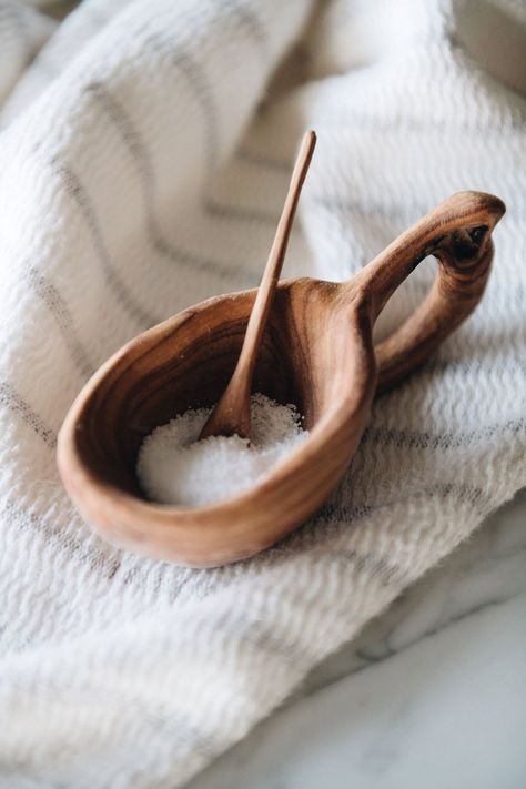 Herb Wooden Spoons, Wood Carving Bowl, Whittled Spoon, Wood Carving Ideas, Wood Whittling, Spoon Design, Hand Carved Wooden Spoons, Wood Bowls Carving, Whittling Projects