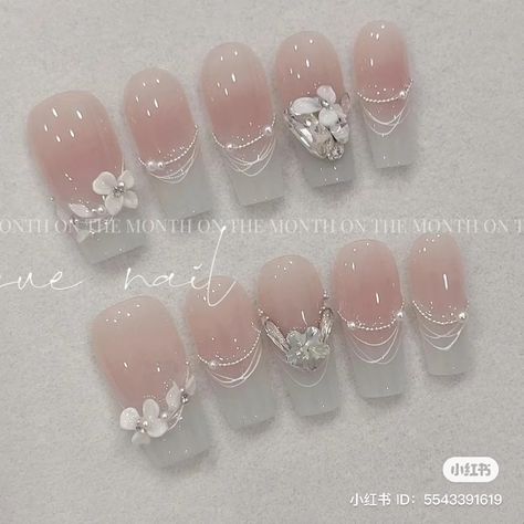 Pale Nails, Makeup Nails Designs, Art Deco Nails, Hello Nails, Nude Nail Designs, Beauty Nails Design, Classy Acrylic Nails, Pretty Gel Nails, Nail Art Wedding