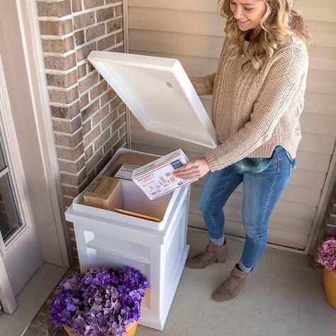 Mailbox Storage, Porch Box, Drop Box Ideas, Porch Mailbox, Porch Boxes, White Mailbox, Mailbox Garden, Diy Mailbox, Porch Storage