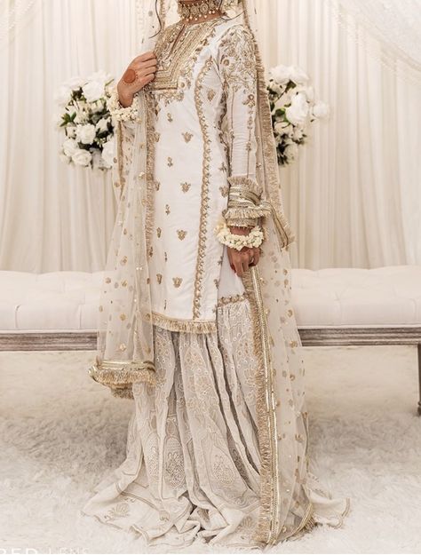 White And Gold Nikkah Outfit, Nikkah Pakistani Bridal, Nikkah Dress White, Nikkah Sharara, White Gharara Pakistani Nikkah, Nikkah White Dress, Small Nikkah Ideas At Home, White Gharara Pakistani, White Nikkah Outfit