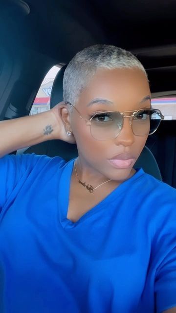 Irisha on Instagram: "I got all my hair cut off today! And I’m feeling this salt and pepper look! I started greying when I was 19( thanks mom😊). I hated it then but now I think I might rock it for a minute. 💈: @bhallthebarber #happyfriday #hairinfluencer #hairinspo #hairgoals #hairlife #influencer #styleinfluencer #plantinumblonde #shorthair #voiceofhair #thebaldierevolution #thecutlife #naturalhair #thechoppedmob #lookoftheday #trendystyle #blackgirlfashion #blackgirlmagic #styleinspirati Silver Locs, Short Bleached Hair, Short Platinum Blonde Hair, Buzz Haircut, Womens Essentials, Farmhouse Gray, Short Hair Outfits, Natural Hair Haircuts, Shaved Hairstyles