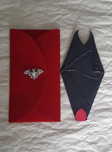 Gothic Wedding Bat Greeting Card with Velvet Envelope.#WeddingInvitations #WeddingStationery #Invitation #WeddingPlanning #CustomInvitations 1000 Wedding, Velvet Envelope, Gothic Wedding Theme, Vampire Wedding, Dark Wedding Theme, Goth Wedding, Dark Wedding, Cadeau Diy, Bat Wing