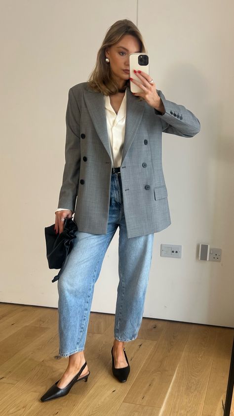 Grey Blazer Outfit Casual, Grey Blazer Women, Networking Event Outfit, Event Outfit Ideas, Grey Blazer Outfit, Jeans Outfit For Work, Outfits Con Jeans, Blazer Outfits Casual, Chic Business Casual