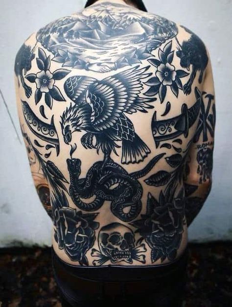 Eagle Back Tattoo, Traditional Back Tattoo, Back Tattoo Ideas, Tattoo Homme, Tato Tradisional, Old School Ink, Traditional Black Tattoo, Backpiece Tattoo, Vintage Tattoos