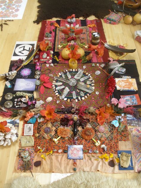 #magic #spell #spiritual Wiccan Alter, Altar Inspiration, Wild Witch, Wiccan Altar, Pagan Altar, Sacred Places, Crystal Grid, Coven, Sacred Space