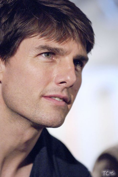 Tom Cruise Jawline, Men's Haircuts, Fav Celebrities, Beautiful Muslim Women, Tom Cruise, Muslim Women, Favorite Person, Celebrities, Hair Styles