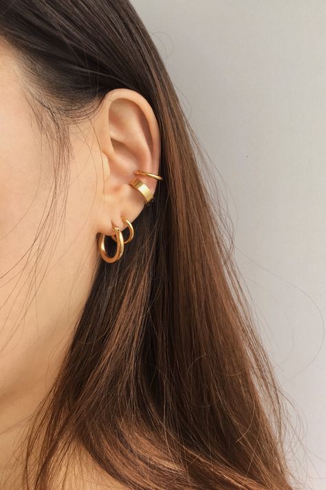 Achieve this look with just one ear piercing! See more at www.thehexad.com 💛 Geode Jewelry, Multiple Earrings, Cute Ear Piercings, Geode Earrings, Hammered Hoop Earrings, Face Earrings, Ear Piercing, Ear Cuffs, Emerald Earrings