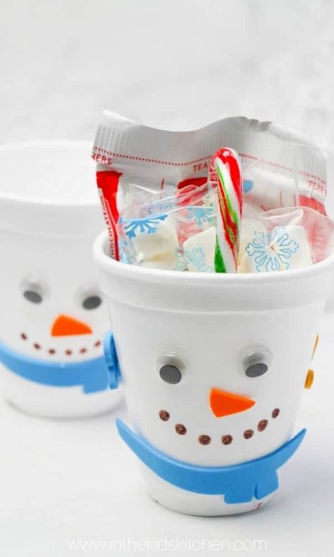 Easy DIY class gift ideas for students. Create your own end of year gifts for classmates, with simple gift ideas that kids can help with. These fun class gift ideas are sure to be a hit with the kids! #classgifts #diygiftsforkids Watermelon Pudding, Class Gift Ideas, Classroom Christmas Gifts, Gift Ideas For Students, Class Christmas Gifts, Craft Christmas Gifts, Students Christmas, Cocoa Gift, Gifts For Students