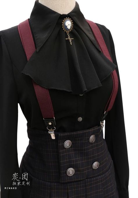 But I would use real suspender buttons that are more historically accurate. Feminine Trousers, Old Fashion Dresses, Eyes Model, Cosplay Dress, Gothic Outfits, 가을 패션, Makeup Skincare, Fantasy Fashion, Cosplay Outfits