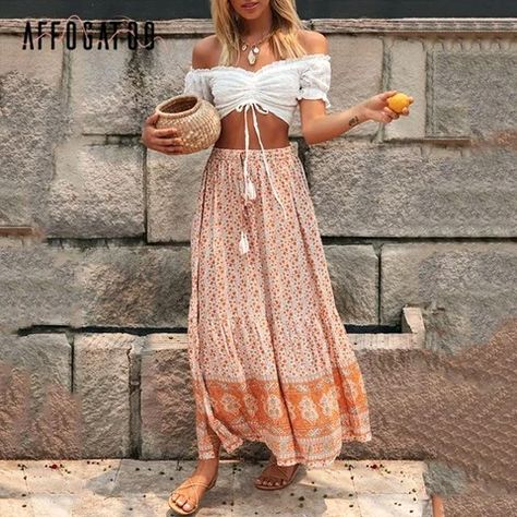 Beach Streetwear, Look Boho Chic, Party Night Club, Bohemian Skirt, Boho Style Outfits, Vintage Swimwear, Long Skirts For Women, Boho Skirts, Bohemian Floral