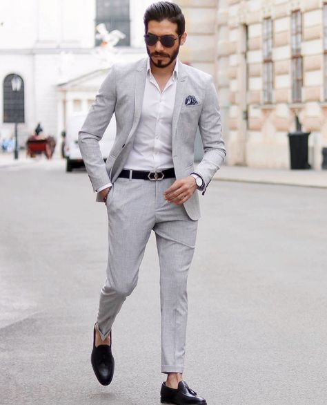 Homecoming Outfits For Guys, Suits And Sneakers, Blazer Outfits Men, Formal Men Outfit, Homecoming Outfits, Designer Suits For Men, Grey Suit, Mens Fashion Smart, Mens Fashion Blog