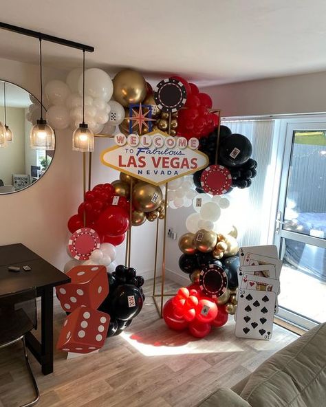 21st Vegas Theme Party, Vegas Theme Party Aesthetic, Classy Vegas Themed Party, Las Vegas Bday Theme, Las Vegas Style Party, Christmas Vegas Party, Vegas Party Backdrop, Diy Las Vegas Theme Party Decorations, Las Vegas Sweet 16 Themed Parties