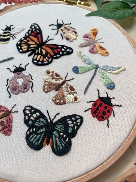 A Bug’s Life Embroidery Pattern Boho Hand Embroidery, Embroidery Bugs Insect, One Color Embroidery, Firefly Embroidery, Nature Embroidery Inspiration, Things To Embroider On, Beginner Embroidery Patterns, Embroidery Bugs, Funky Embroidery