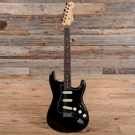 Fender American Standard Stratocaster Black 2015 (s020) Fender American Ultra Stratocaster, Electric Guitar Stratocaster, Fender Stratocaster Red, Black Stratocaster, Squier Affinity Stratocaster, Squier Stratocaster, Fender Guitars Stratocaster, Black Electric Guitar, Acoustic Guitar Music