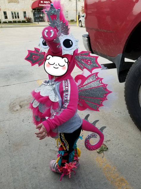 Seahorse Costume Diy, Sea Horse Costume, Seahorse Costume, Nemo Costume, Rainbow Fish, Sea Horse, Finding Nemo, Diy Costumes, Under The Sea