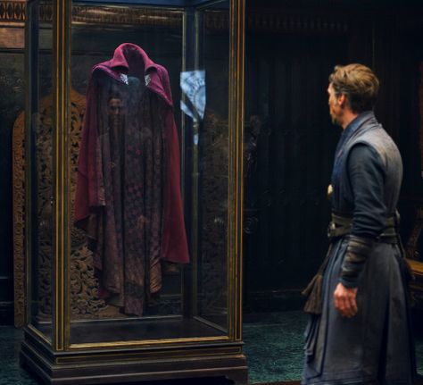 The Cloak of Levitation 5e Magical Item – Out of Character Cloak Of Levitation, Doctor Strange Benedict Cumberbatch, Doctor Stranger Movie, Sanctum Sanctorum, The Ancient One, Picture Of Doctor, Doctor Strange Marvel, Superhero Capes, Marvel Photo