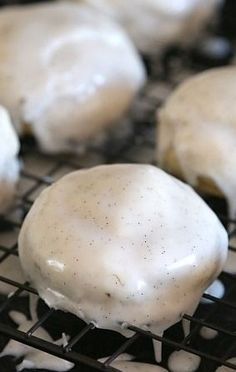 Vanilla Bean Icing, Alabama Food, Southern Tea, Tastee Recipe, Tea Cake Cookies, Tea Cakes Recipes, Southern Desserts, Tea Cake, Buttery Cookies