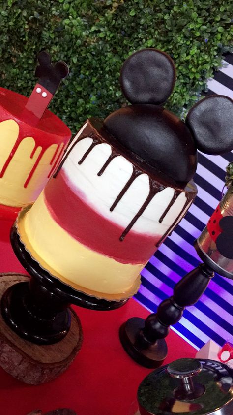 Mickey drip cake Peekaboo Cake, Drip Cake, Drip Cakes, Party Cake, Party Cakes, 3rd Birthday, Cake Ideas, Kids Party, Cake Recipes