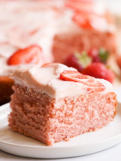 Strawberry Jam Cake, Jam Cake Recipe, Strawberry Sheet Cakes, Icebox Desserts, Strawberry Cream Cheese Frosting, Yummy Desserts Easy, Strawberry Cake Recipes, Cake With Cream Cheese Frosting, Cream Cheese Frosting Recipe