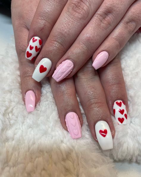 100 Chic & Cozy Sweater Nail Designs You Need To Try This Winter Valentine Sweater Nails Designs, Valentine’s Day Sweater Nails, Sweater Valentines Nails, Heart Sweater Nails, Sweater Nails Designs, Heart Nail Designs, Beauty Hacks Nails, Fantasy Nails, Sweater Nails