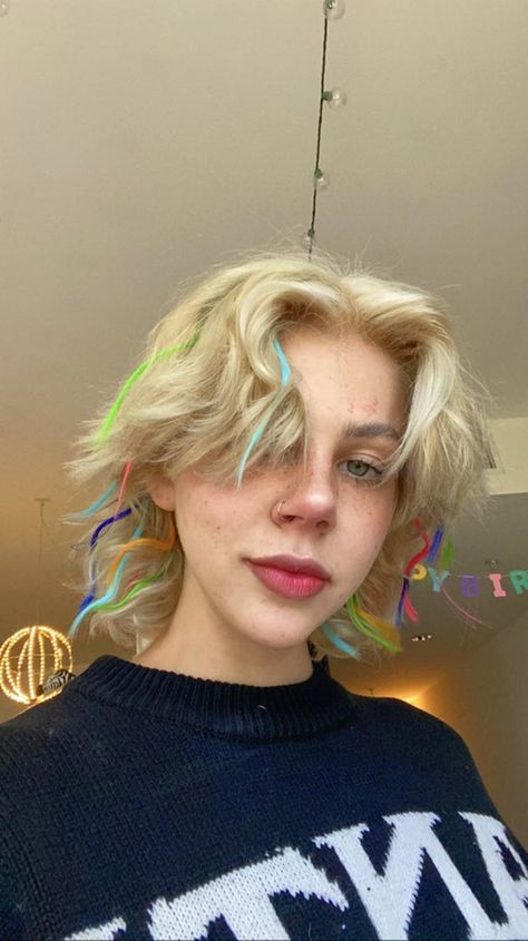 Emmy Hartman, Non Binary Haircuts, Hair Jazz, Androgynous Haircut, Hair Color Streaks, Colored Curly Hair, Shot Hair Styles, Dye My Hair, Dream Hair