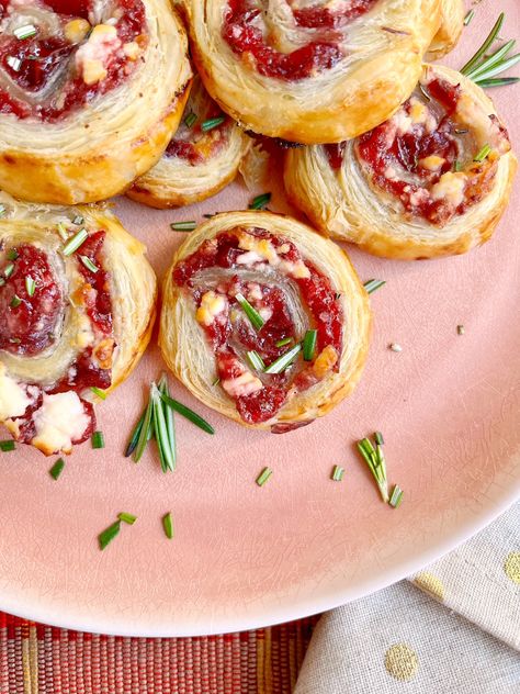 Cranberry Brie Puff Pastry Pinwheels, Cranberry Feta Pinwheels Puff Pastry, What Can I Make With Puff Pastry, Phyllo Pinwheels, Baked Pinwheel Recipes, Raspberry Pinwheels, Bread Machine Breadsticks, Cranberry Feta Pinwheels Recipe, Cranberry Rolls