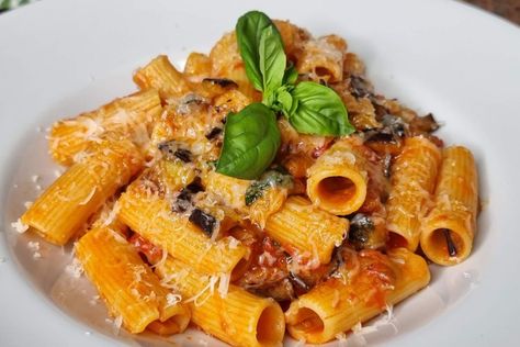 https://www.moltofood.it/pasta-alla-norma-ricetta/amp/ Pasta Alla Norma, Rigatoni, Spaghetti, Pasta, Fruit