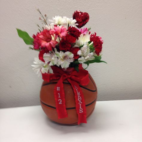 Flower shop : flower bouquet in basketball Basketball Flower Bouquet, Basketball Flower Arrangements, Basketball Bouquet, Athletic Banquet, Basketball Banquet, Sports Centerpieces, Basketball Senior Night, Basketball Ideas, Pink Basketball