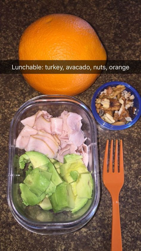 Happy Win It Wednesday! How many of you have ever packed your child a Lunchable for their lunch because it was quick and easy? Well here is the adult version of a healthy “Lunchable”. I hope you all enjoy your Win It Wednesday! Grateful,  Coach CJ https://www.pinterest.com/pin/AZyapsDT1eYn9e0sRyTGT9S8K7IfKE0Xo8gOCS5_YdvK-c8LdylHwNs/ Turkey Avocado, Eat Better, Easy Lunch, Lunch Meal Prep, Work Lunch, Meal Prep For The Week, Meal Prepping, Lunch Snacks, Healthy Meal Prep