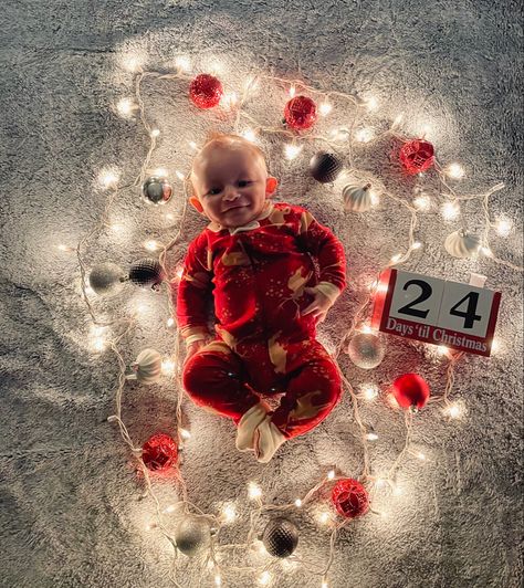 6 Month Olds, Old Ones, Christmas Countdown, Baby Photoshoot, First Christmas, Christmas Cards, Christmas