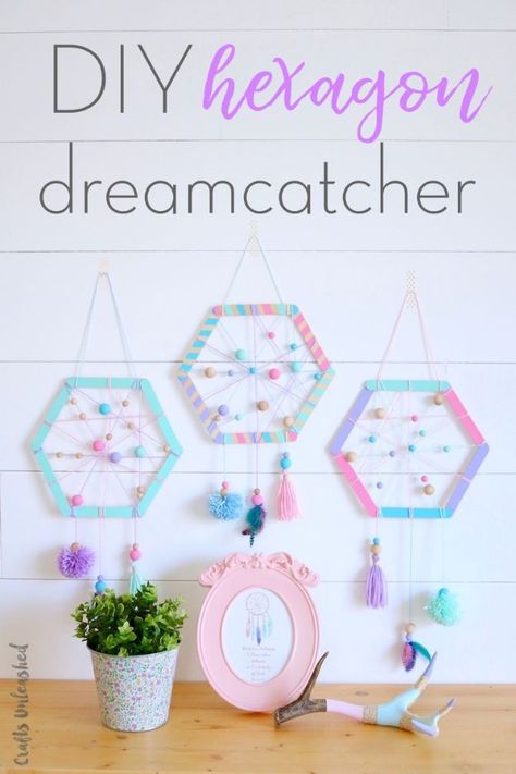 DIY Dream Catchers - DIY Hexagon Dreamcatcher- How to Make a Dreamcatcher Step by Step Tutorial - Easy Ideas for Dream Catcher for Kids Room - Make a Mobile, Moon Designs, Pattern Ideas, Boho Dreamcatcher With Sticks, Cool Wall Hangings for Teen Rooms - Cheap Home Decor Ideas on A Budget http://diyprojectsforteens.com/diy-dreamcatchers Dreamcatchers For Kids, Middle School Crafts, Dreamcatcher Craft, Hexagon Diy, Dream Catcher For Kids, Diy Dreamcatcher, Diy Crafts For Teens, Crafts For Teens To Make, Desain Quilling