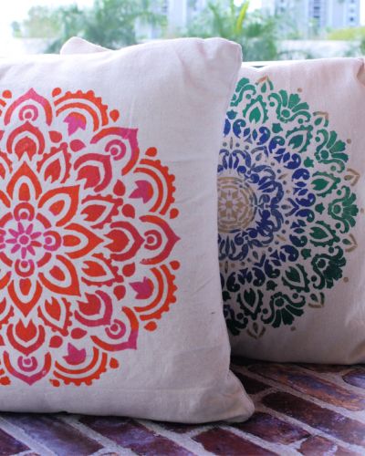 Pillow Cover Painting Ideas, Stencil Rug, Stenciled Pillows, Pillows Diy, House Numbers Diy, Royal Design Studio Stencil, Easy Pillows, Creative Pillows, Mandala Pillows