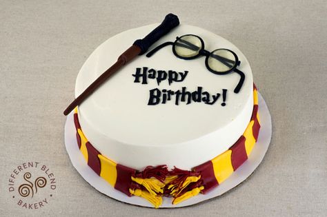 New Cake Ideas, Tort Harry Potter, Harry Potter Themed Birthday, Gateau Harry Potter, Harry Potter Birthday Cake, Harry Potter Bday, Harry Potter Food, Anniversaire Harry Potter, Harry Potter Birthday Party