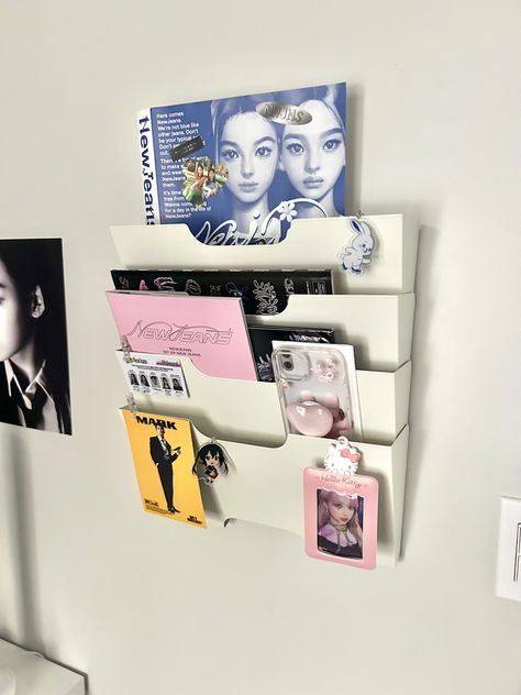 ikea magazine rack. such a cute purchase <3 #ikea #roominspo #kpop #marklee #newjeans #getup Ikea File Organizer, Magazine Rack Ikea, Ikea Kpop Shelf, Ikea Shelf Desk, Ikea Desk Organizer, Ikea Magazine Holder, Ikea Magazine Rack, Magazine Rack Aesthetic, Kpop Wall Shelf