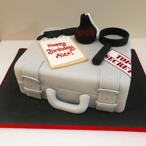 Detective Cake Ideas, Detective Cake, Spy Cake, White Cakes, Purple Cakes, Green Cake, Cake Supplies, Marble Wedding, Gender Reveal Cake