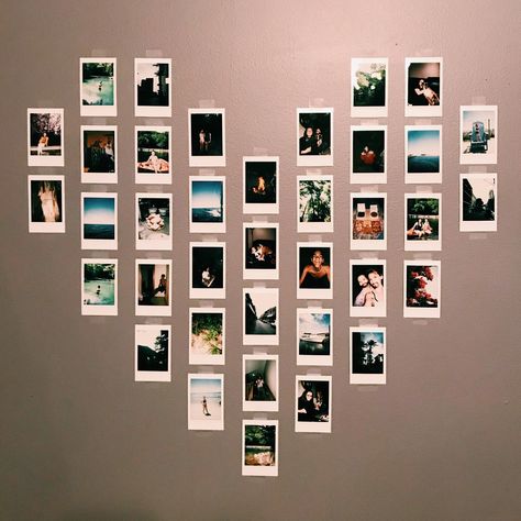 Polaroid Wall Ideas Aesthetic, Photo Walls Bedroom, Winter Wall Decor, Birthday Greetings Funny, Polaroid Wall, Diy Room Decor For Teens, Chill Room, Pinterest Room Decor, Polaroid Pictures